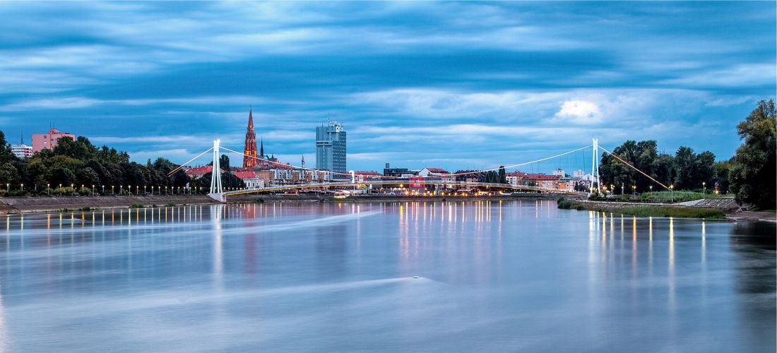 Panorama Osijeka s Dravom i Visećim pješačkim mostom